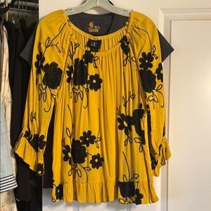 Liv Los Angeles top mustard yellow with knitted black flowers
